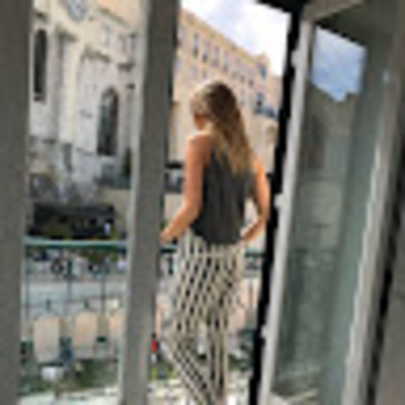 Meet your Posher, Aynsley - Picture 1 of 1